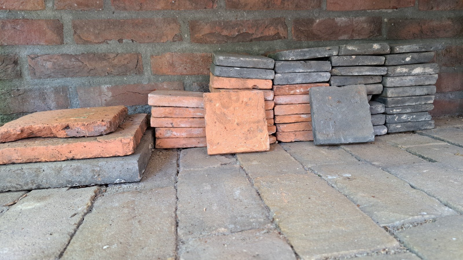 Oude handgemaakte tegeltjes (esterikken), Ophalen, Steen of Klei, Minder dan 5 m², Dakpannen