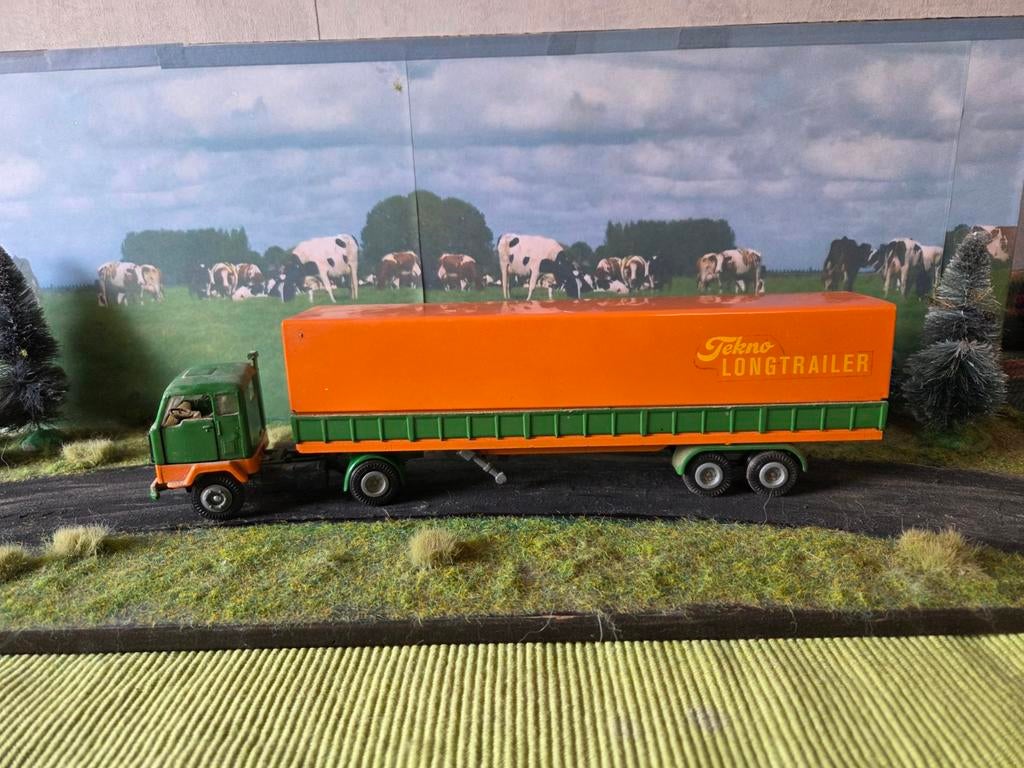 Volvo F89 met oplegger, Hobby en Vrije tijd, Modelauto's | 1:50, Ophalen of Verzenden, Zo goed als nieuw, Bus of Vrachtwagen, Tekno