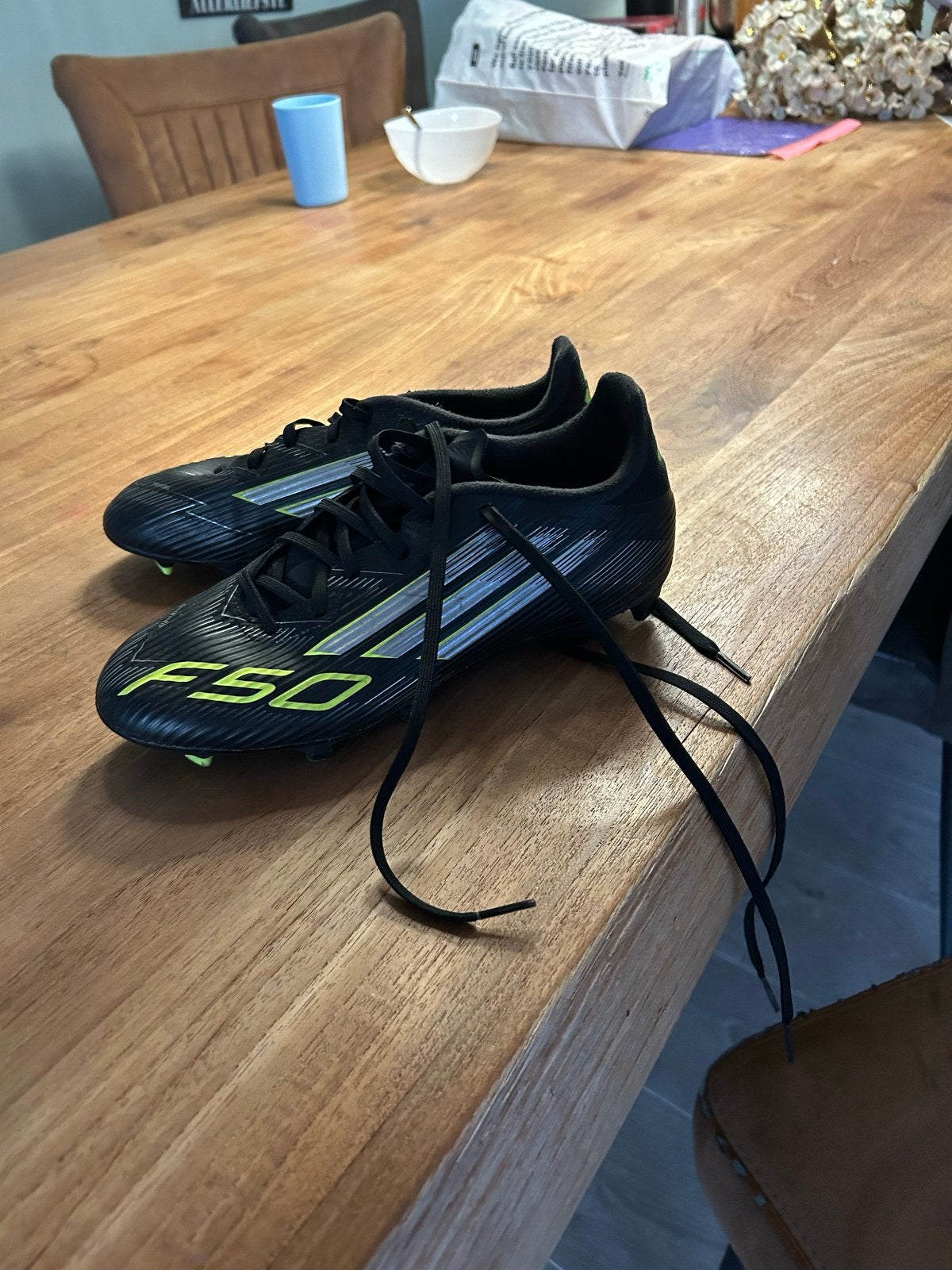 Adidas voetbalschoenen maat 40, Sport en Fitness, Voetbal, Ophalen of Verzenden, Gebruikt, Schoenen