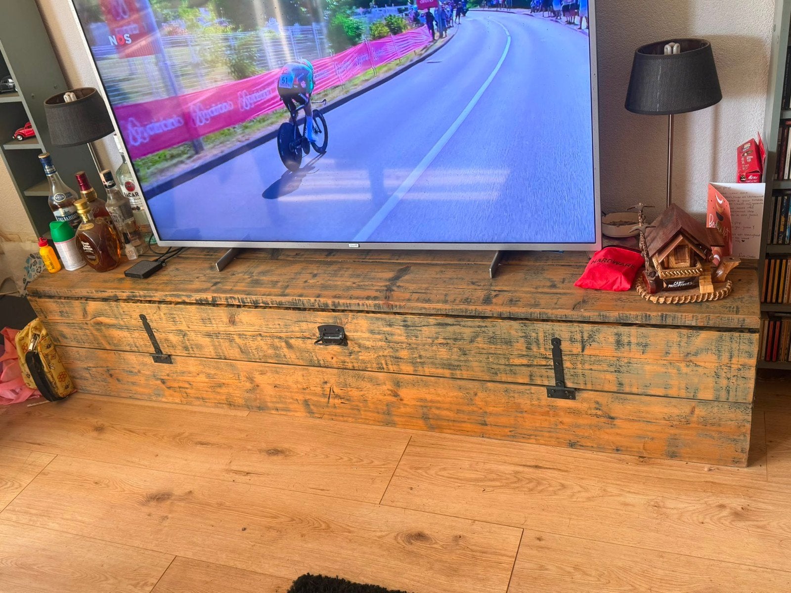 Stoer stijgerhouten tv-meubel met klep - L220xB45xH42, Gebruikt, Industrieel, Landelijk, Ophalen of Verzenden, 200 cm of meer