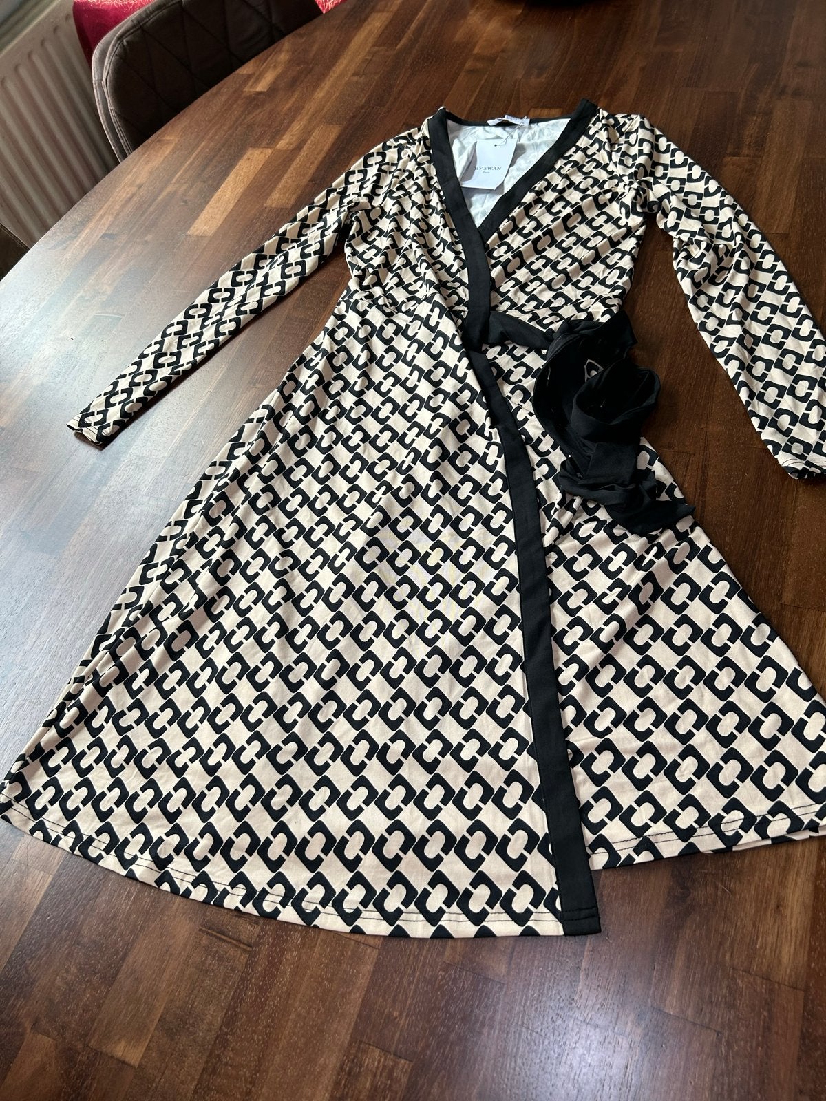 BY SWAN Paris Wikkeljurk - Beige met Zwarte Print - Maat S, Kleding | Dames, Beige, Nieuw, Ophalen of Verzenden, Maat 36 (S)