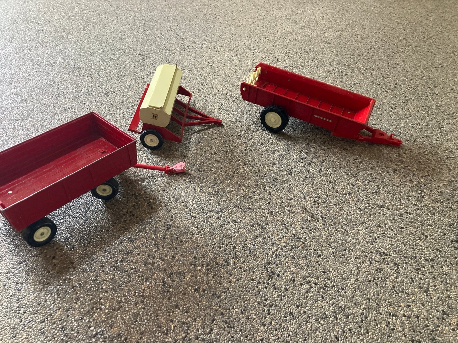 Ertl uit 1976 Wagen, mestwagen, zaaimachine IH international, Ophalen of Verzenden, Gebruikt