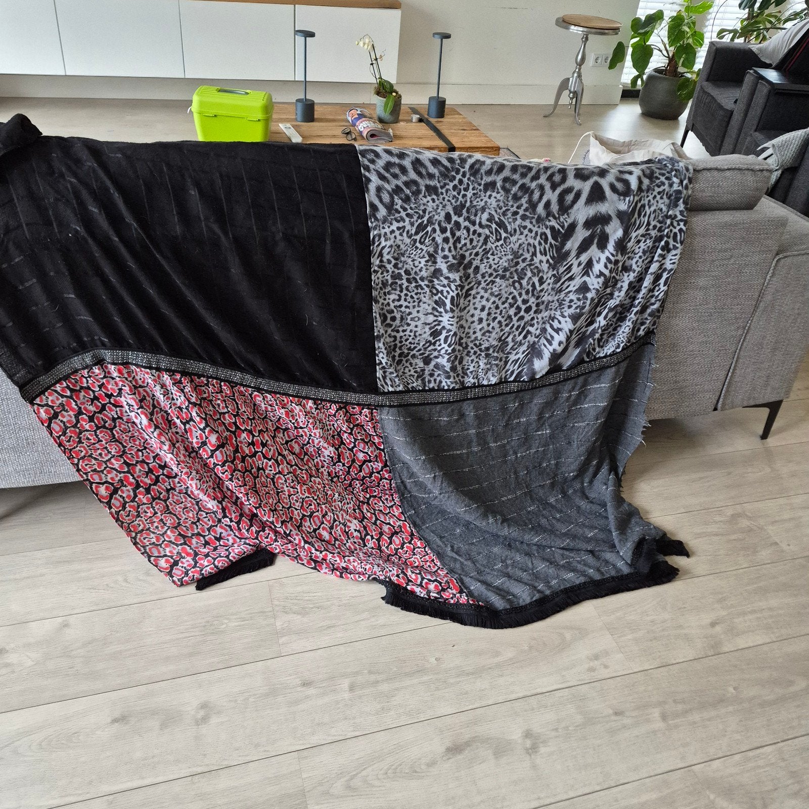 solito sjaal, Kleding | Dames, Mutsen, Sjaals en Handschoenen, Ophalen of Verzenden, Zo goed als nieuw, Maat 46/48 (XL) of groter