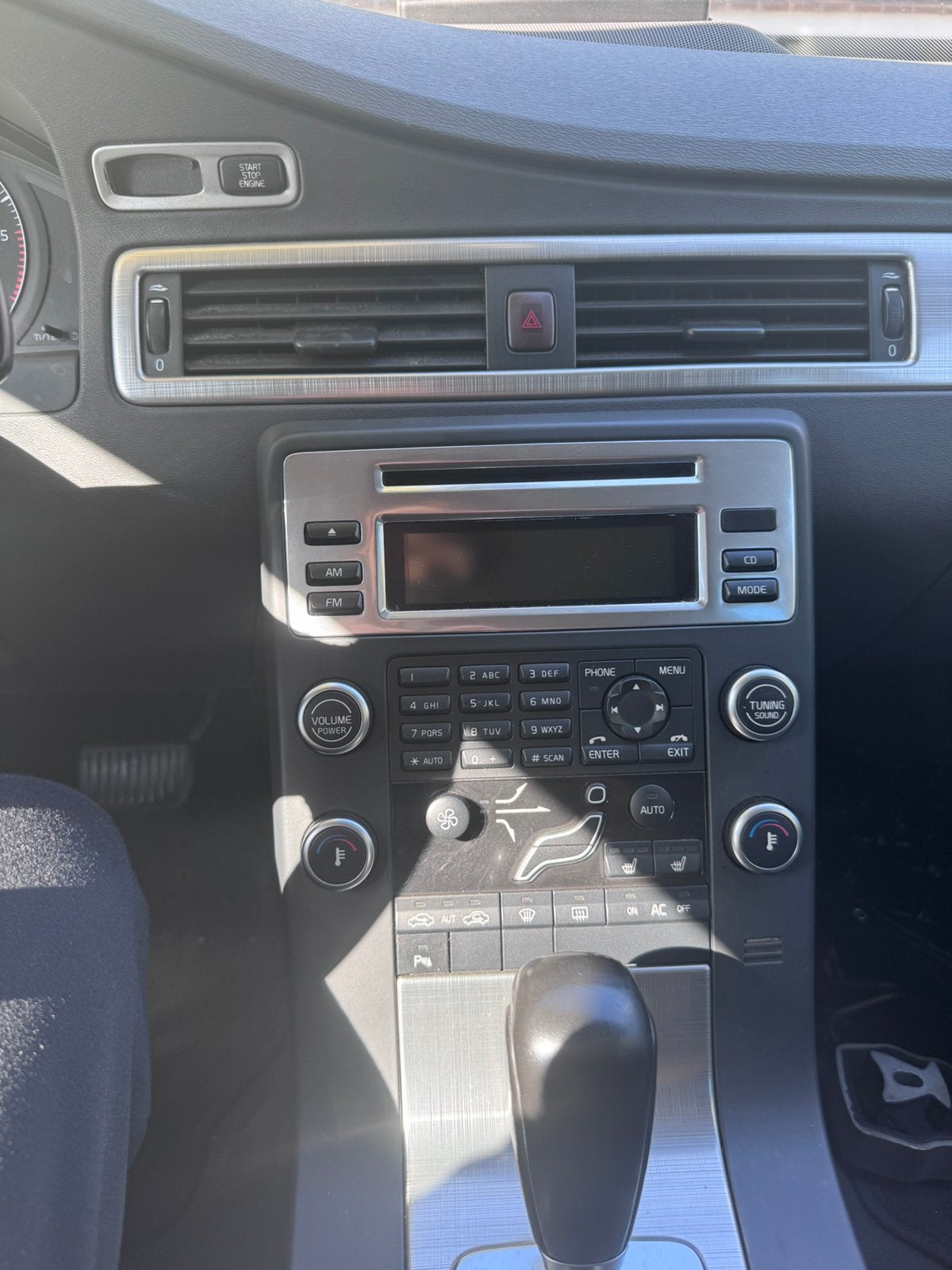 Foto 17 van Volvo V70 2.4 D AUT 2010 Grijs