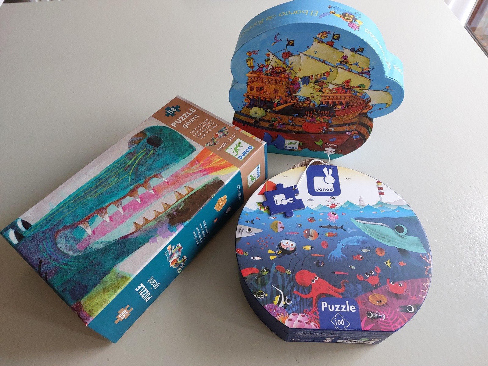 Set 3 kinderpuzzels: Djeco 2x, Janod (54, 58, 100 stukjes), Ophalen of Verzenden, Meer dan 50 stukjes, Gebruikt