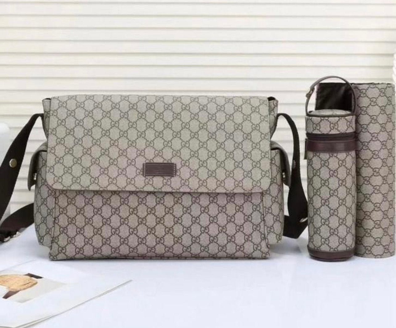 Gloednieuwe Gucci luiertas met verschoonmat en fleshouder, Kinderen en Baby's, Ophalen, Nieuw, Schoudertas