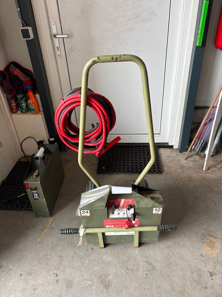 NATO 200 Startbooster 12/24 Volt–Professioneel compleet, Ophalen, Zo goed als nieuw