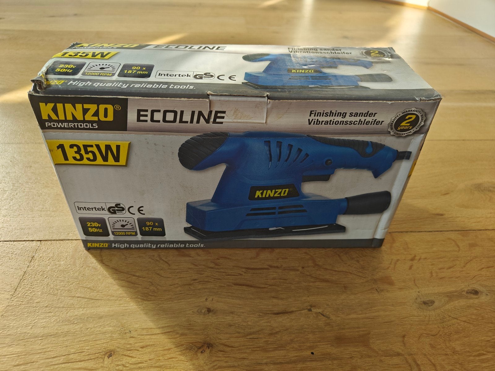 Kinzo vlakschuurmachine 135W – nieuw in doos, Ophalen of Verzenden, Nieuw, Minder dan 600 watt, Vlakschuurmachine