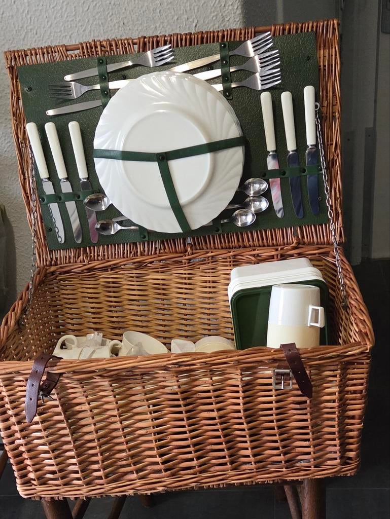 Picknickmand, 6 persoons met Servies en Bestek, Huis en Inrichting, Keuken | Keukenbenodigdheden, Zo goed als nieuw, Ophalen