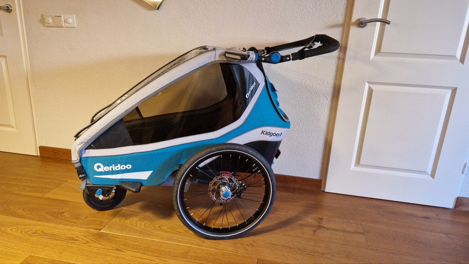 Fietskar: Qeridoo Kidgoo1 Sport, Fietsen en Brommers, Fietsaccessoires | Aanhangers en Karren, Ophalen, Opvouwbaar, 20 tot 40 kg