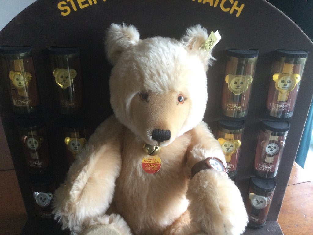 Steiff Horlogebeer met 13 horloges en display, Verzamelen, Ophalen of Verzenden, Zo goed als nieuw, Stoffen beer, Steiff