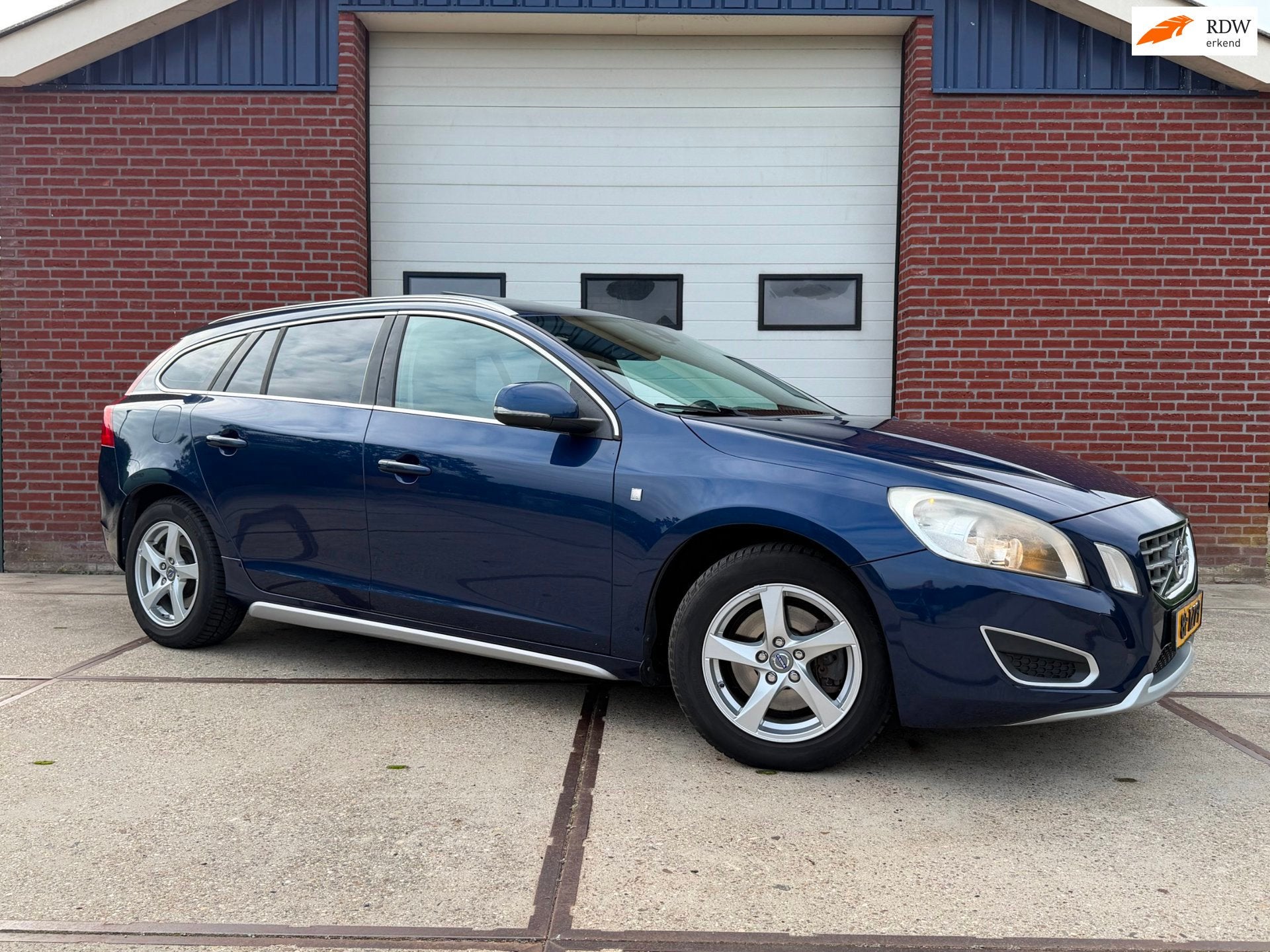 Volvo V60 1.6 T3 Ocean Race Trekhaak Schuifdak Vol Leder, Auto's, Voorwielaandrijving, Gebruikt, Zwart, 4 cilinders