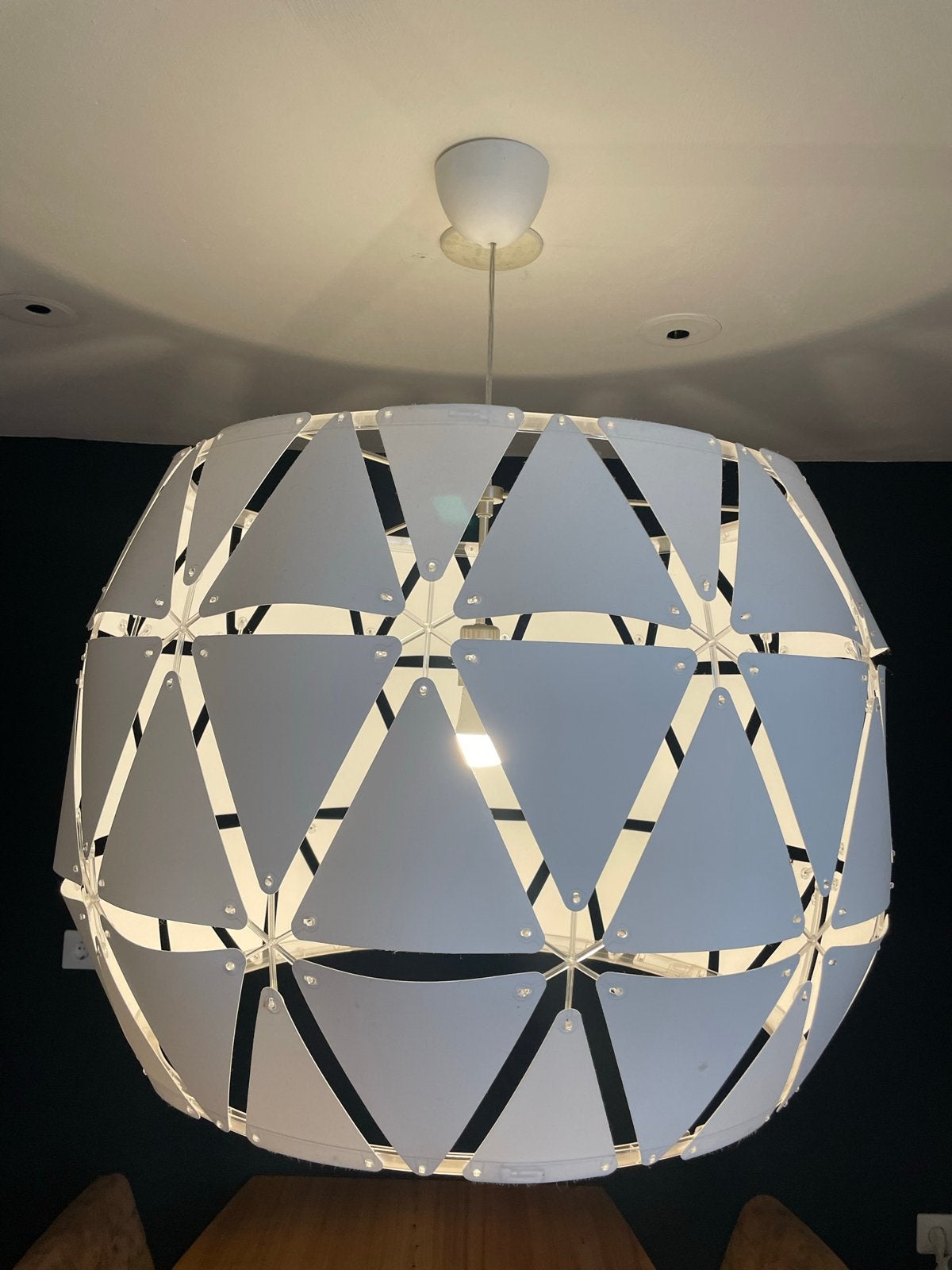 Moderne hanglamp met geometrisch design, Huis en Inrichting, Ophalen, Gebruikt, Kunststof, E27 (groot)