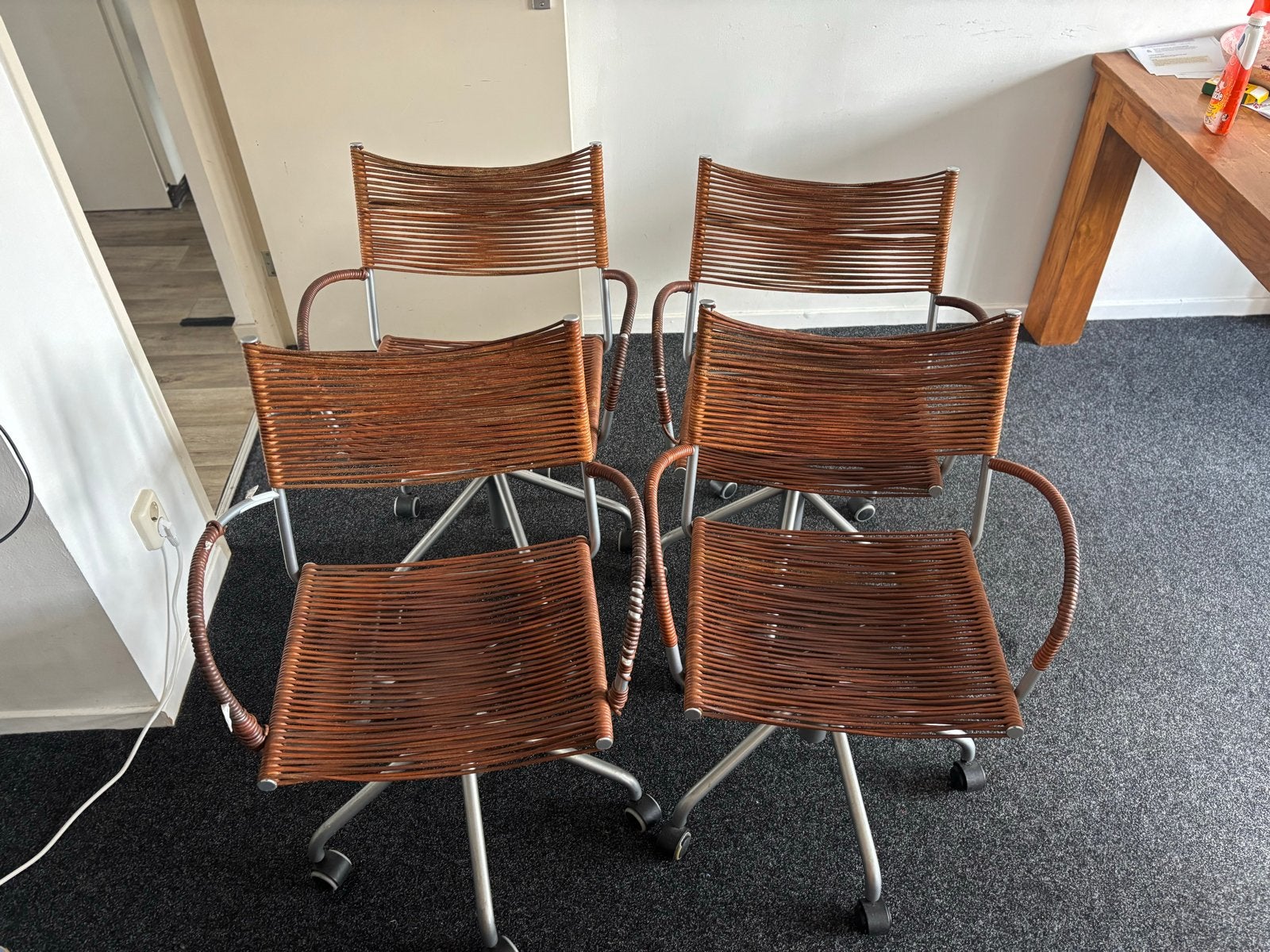 4 vintage Tito Agnoli designstoelen met wielen, Ophalen, Gebruikt, Bruin, Vier