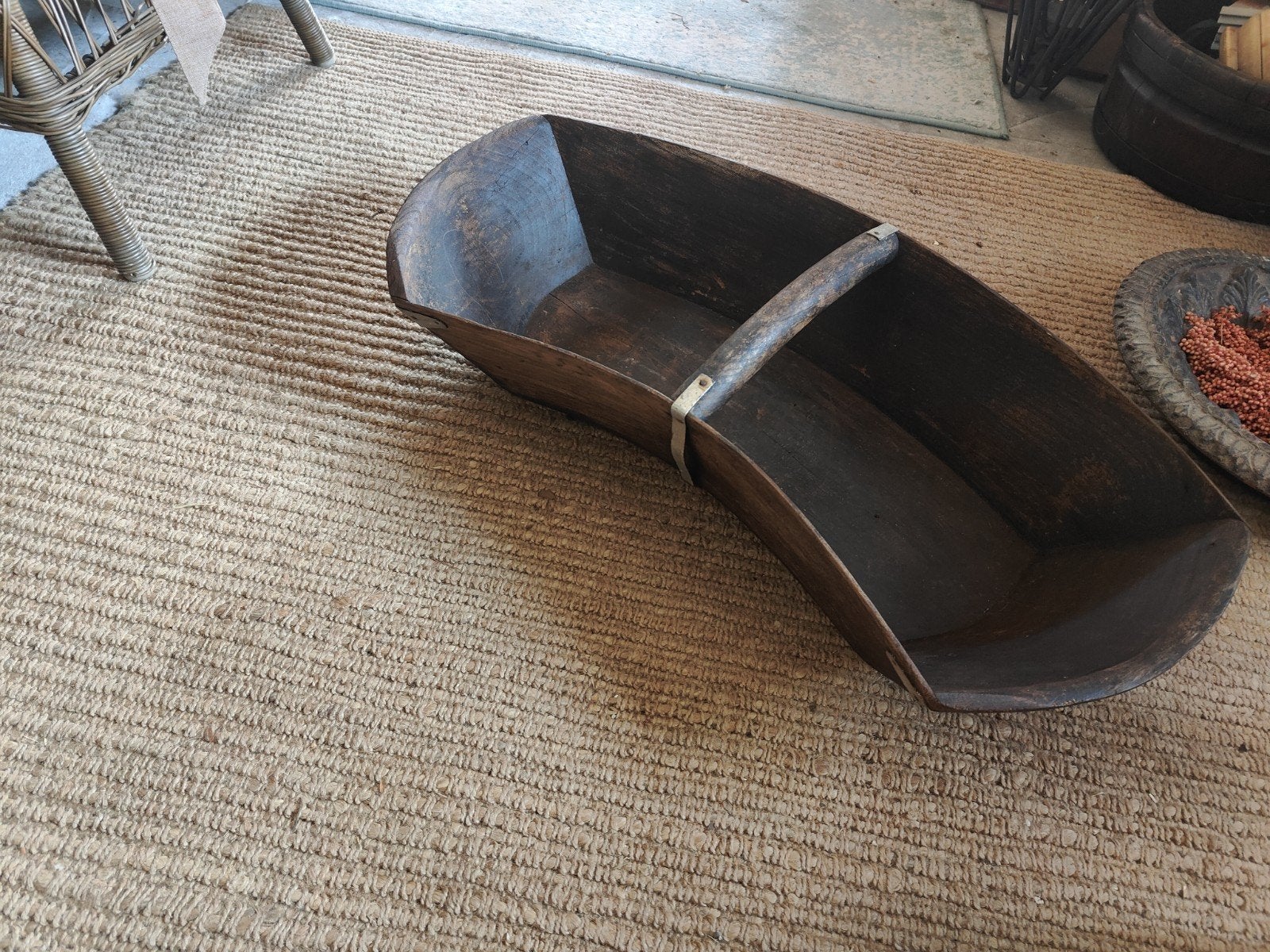 Oude houten zaaibak, Ophalen