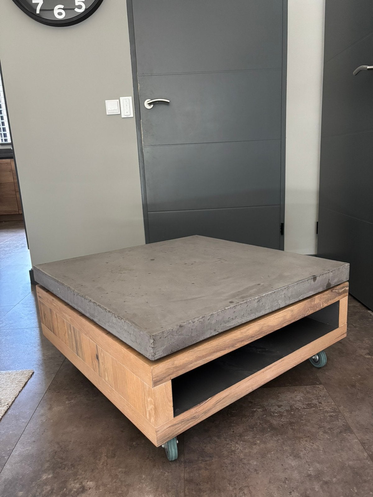 Salontafel met beton look blad, Ophalen, 50 tot 100 cm, 50 tot 100 cm, Zo goed als nieuw