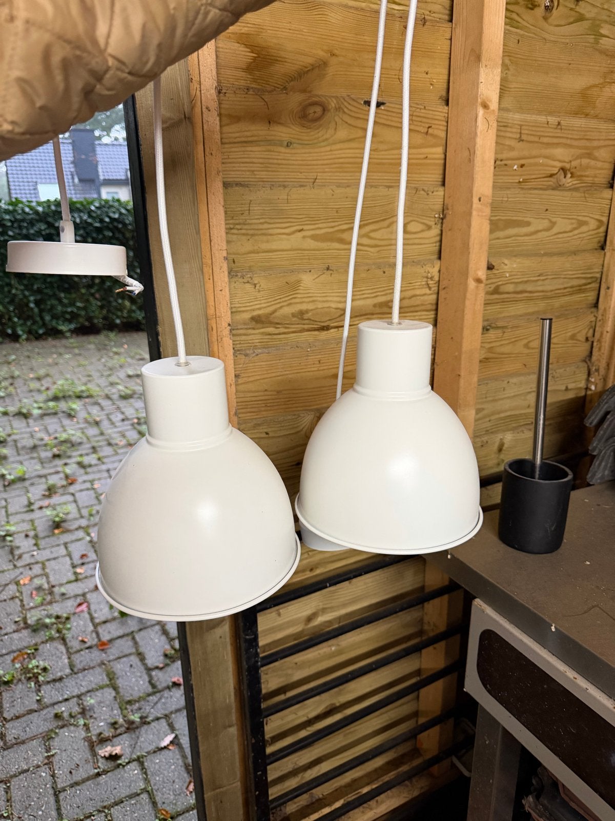 Set van 2 hippe beige hanglampen, Ophalen of Verzenden, Zo goed als nieuw, Metaal, E27 (groot)