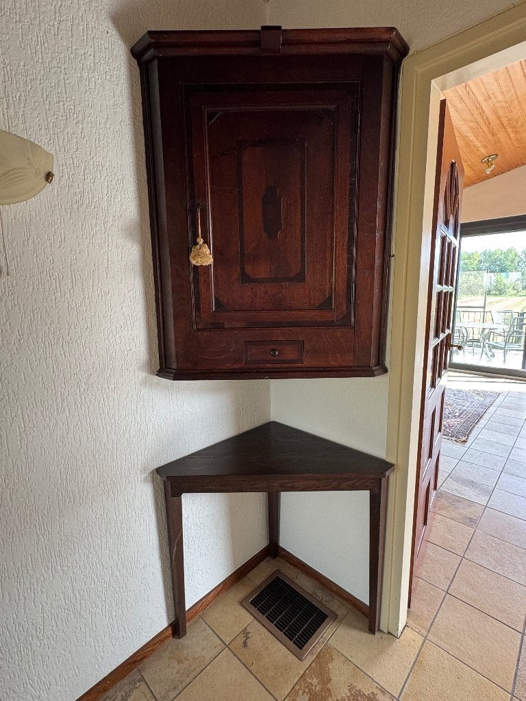 Antieke Spaanse hang- hoekkast, Ophalen