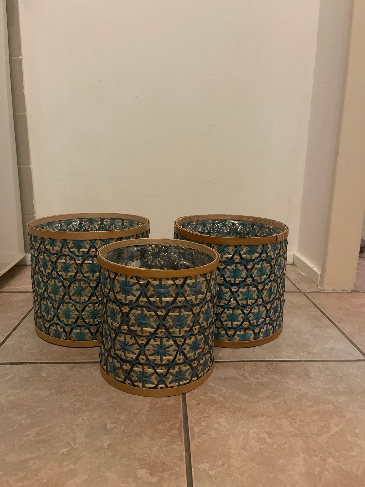 Set van 3 rotan plantenpotten (2 groot, 1 klein), Tuin en Terras, Bloempotten, Overige materialen, Rond, Binnen, Zo goed als nieuw