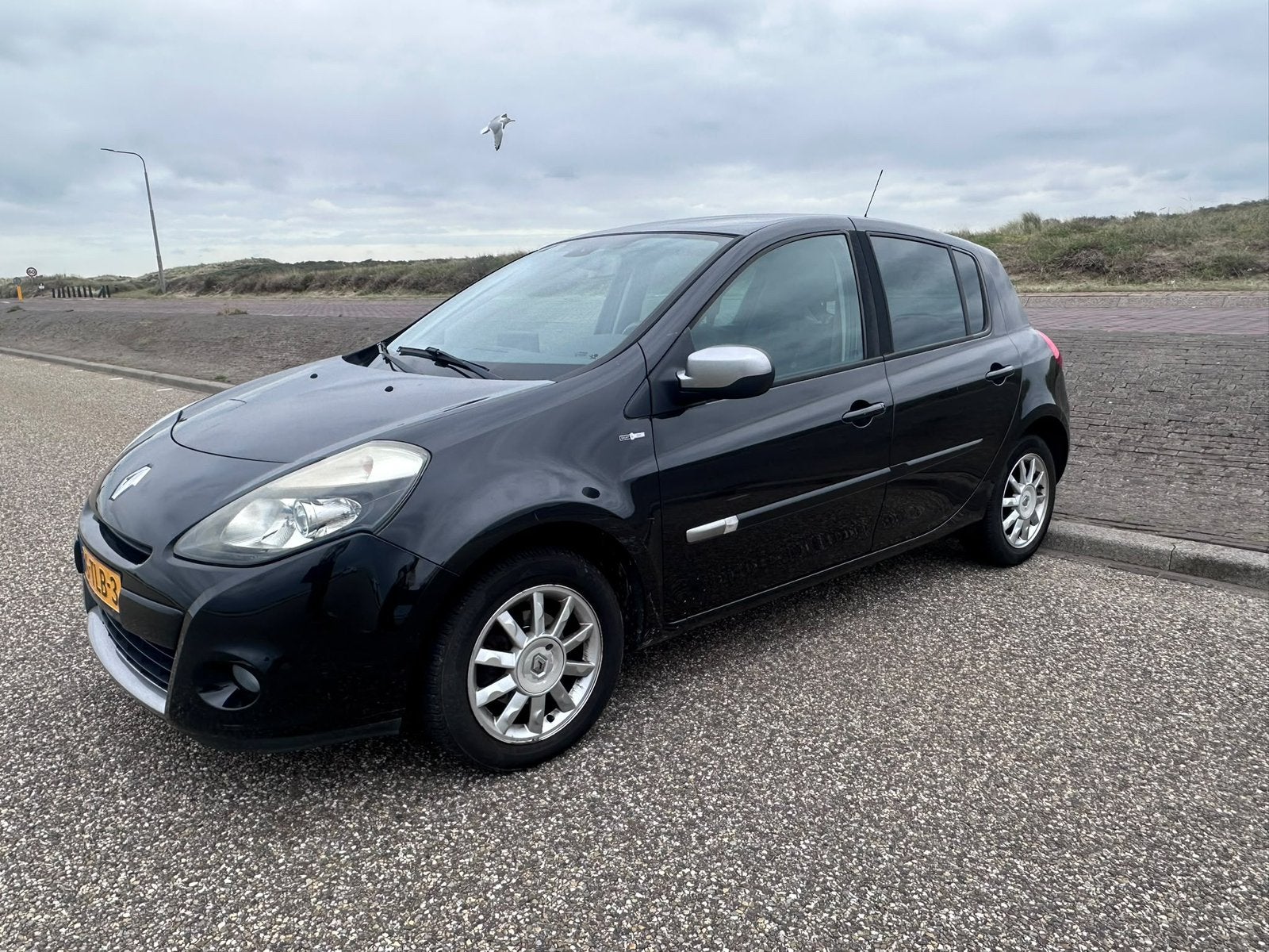 Renault Clio 1.2 16V Night & Day * Airco* Navi* Pano *, Auto's, Voorwielaandrijving, 74 pk, Zwart, 4 cilinders