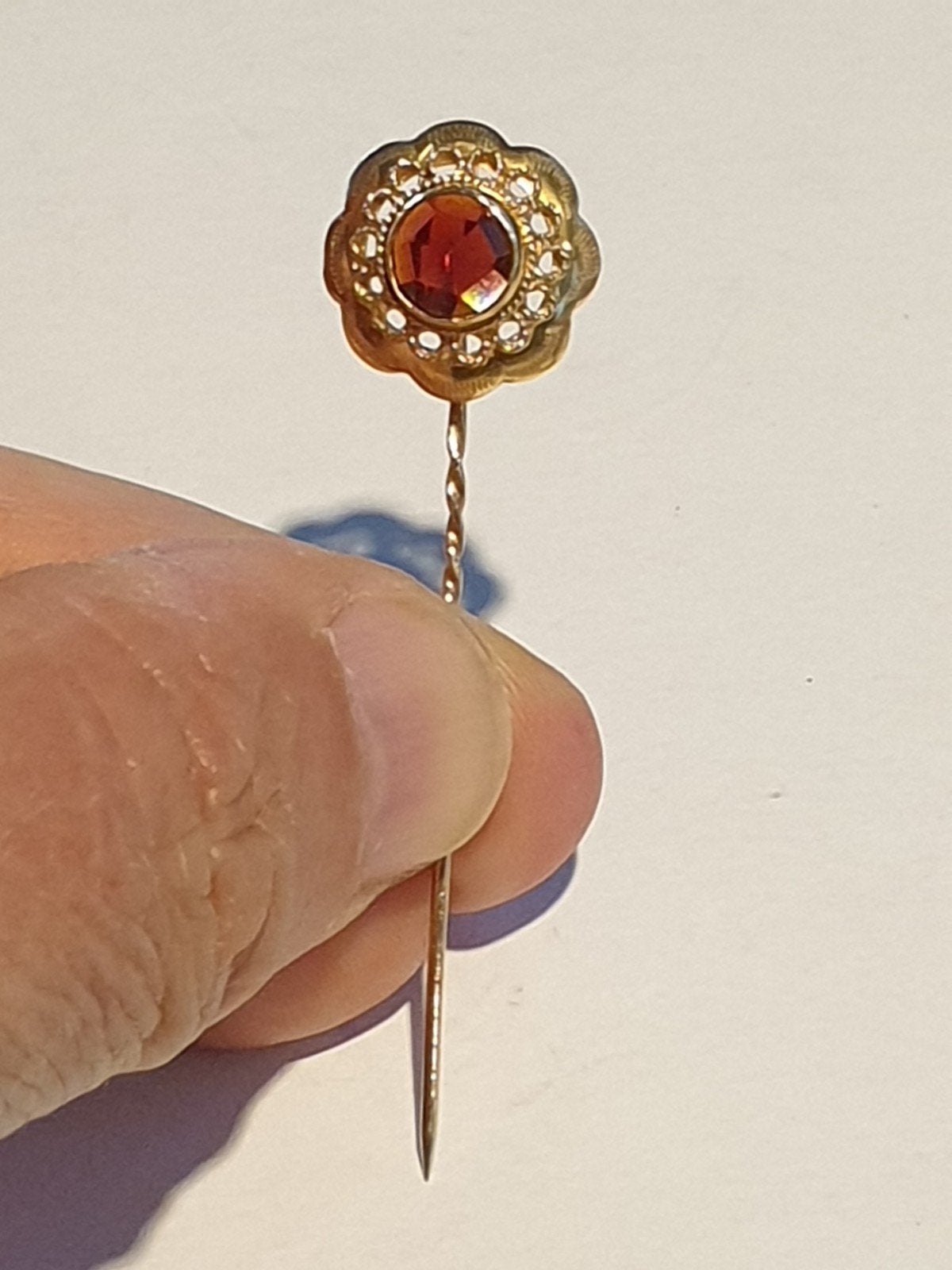 14 kt gouden speld met rood/bruine steen (Z1), Sieraden, Tassen en Uiterlijk, Ophalen of Verzenden, Goud, Ring