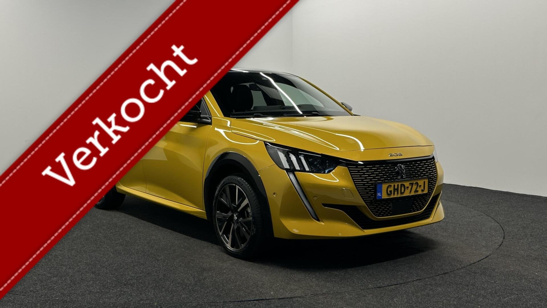 Peugeot e-208 EV GT 350 50 kWh NAVI CARPLAY 13000 KM SOH 100, Auto's, 136 pk, Gebruikt, Zwart, Geel