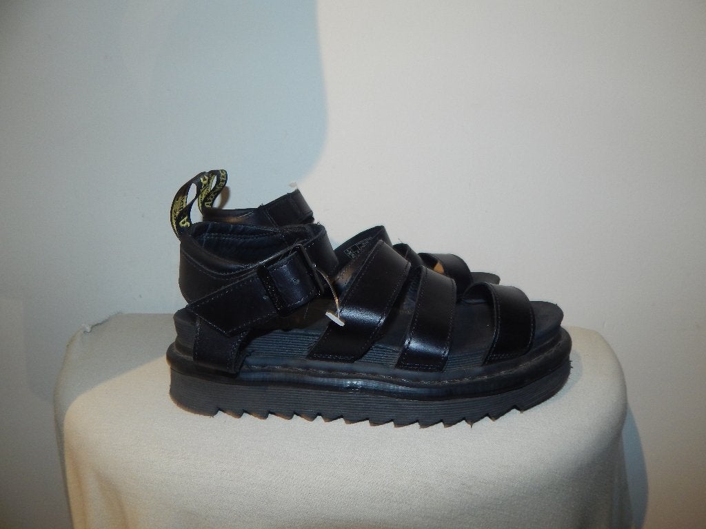 Dr Martens zwarte sandalen bandjes met gesp sluiting 39