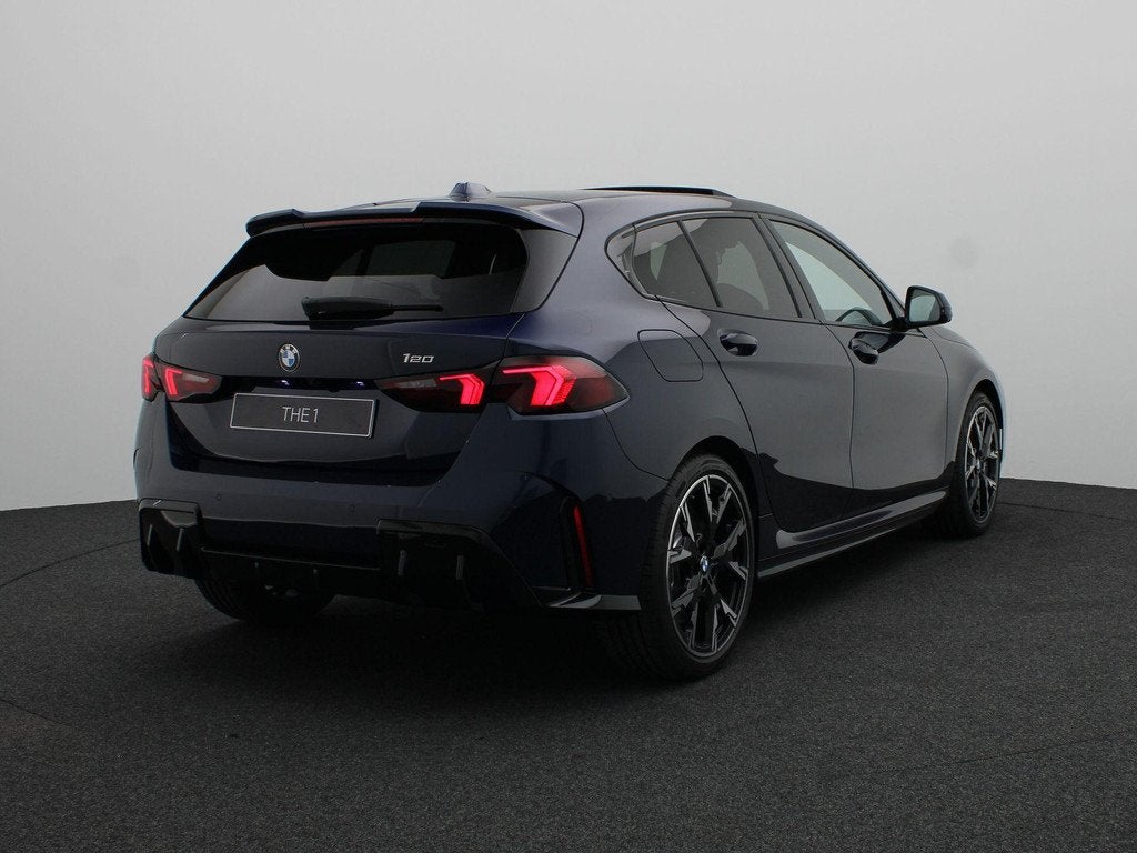 BMW 1-serie 120 High Executive | M Sportpakket Pro | Innovat, Stof, Euro 6, Automatische klimaatregeling, 3 cilinders