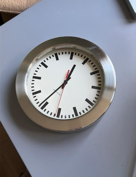Karlsson klok, 20cm diameter, werkt goed, Ophalen of Verzenden, Gebruikt, Wandklok