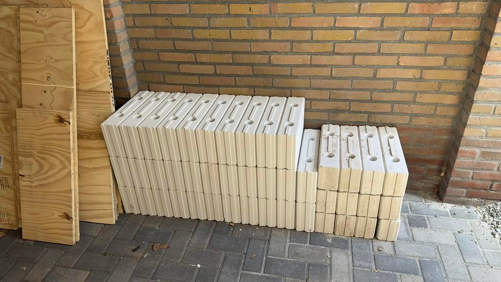 Restpartij kalkzandsteen vellingblokken 10 cm, Doe-het-zelf en Verbouw, Metselstenen, Ophalen, Nieuw, Kalkzandstenen