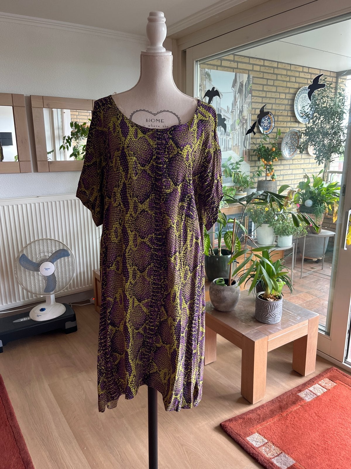 Ophelia jurk maat 4, groen/paars slangenprint, luchtige stof, Ophalen of Verzenden, Maat 38/40 (M), Meerkleurig, Onder de knie