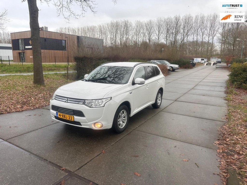 Mitsubishi Outlander 2.0 PHEV Business Edition Navi.Clima.Le, Start-stop-systeem, 4 cilinders, Wit, Vierwielaandrijving