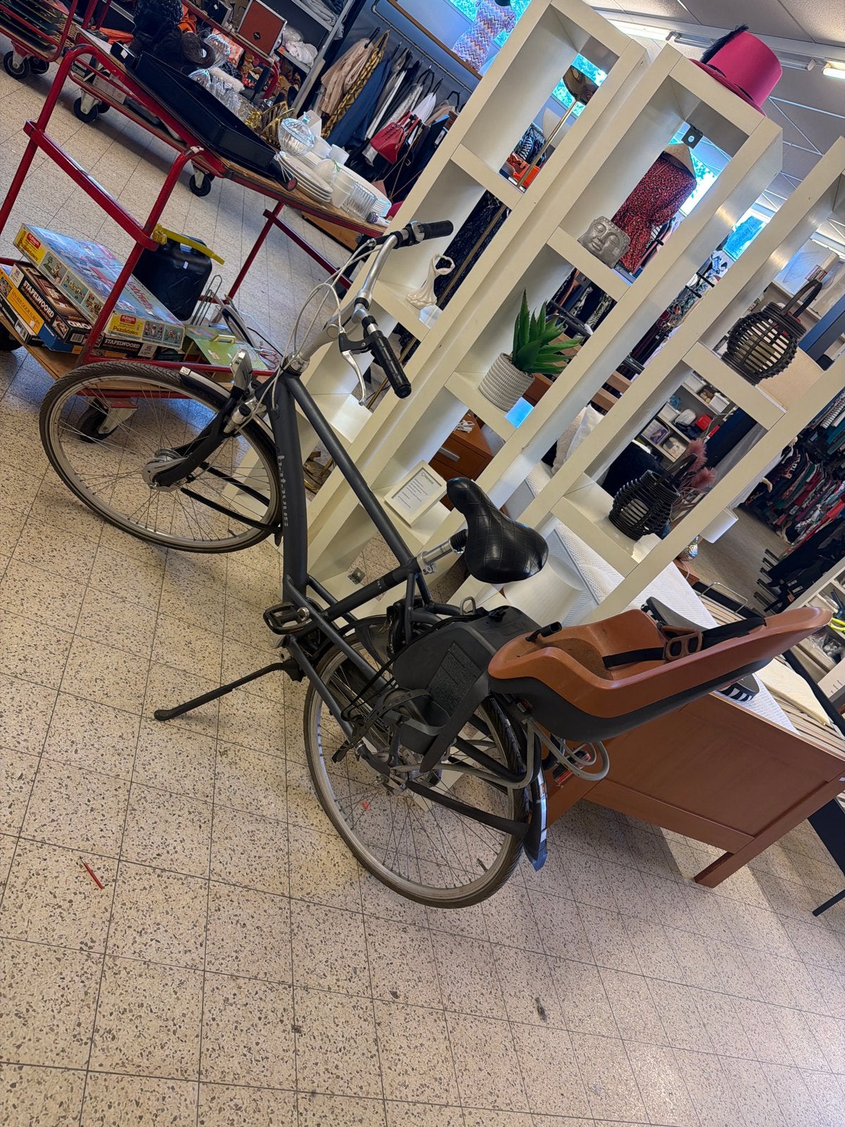 Batavus fiets met kinderzitje - Gebruikt, Ophalen, Info@kringloopdebilt.nl, Tinbergenweg 10, Batavus