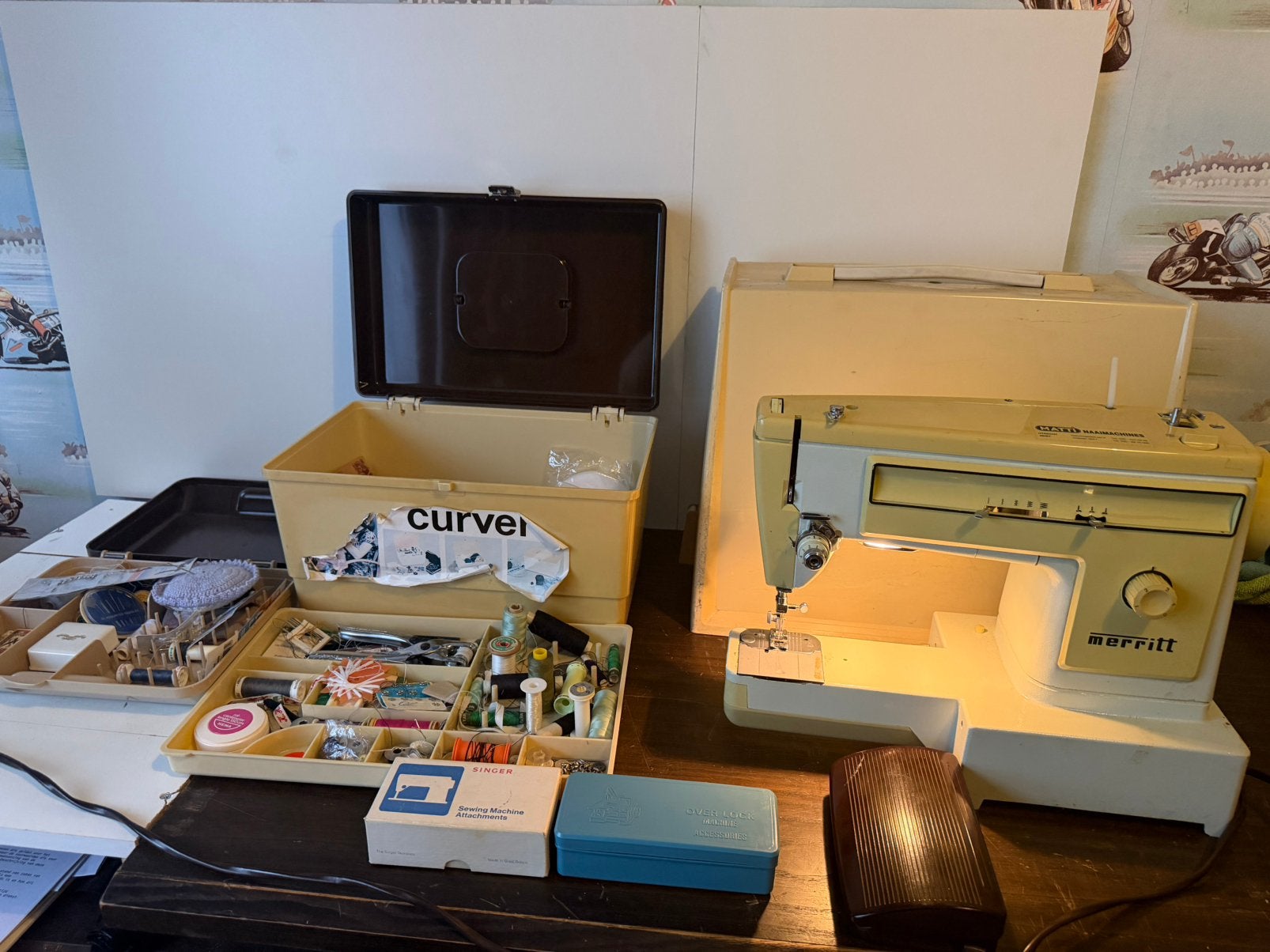 Singer / Merritt 161 naaimachine (werkend) + Curver kist, Ophalen