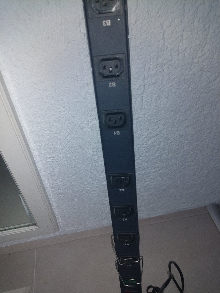 Avocent SPC-820 PDU rail, Computers en Software, Serverkasten, Ophalen, Gebruikt