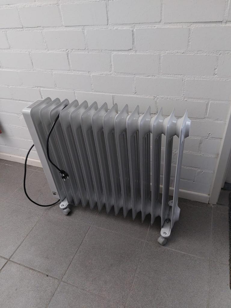 Straal radiator, Doe-het-zelf en Verbouw, Verwarming en Radiatoren, Ophalen, 30 tot 80 cm, Radiator, Zo goed als nieuw