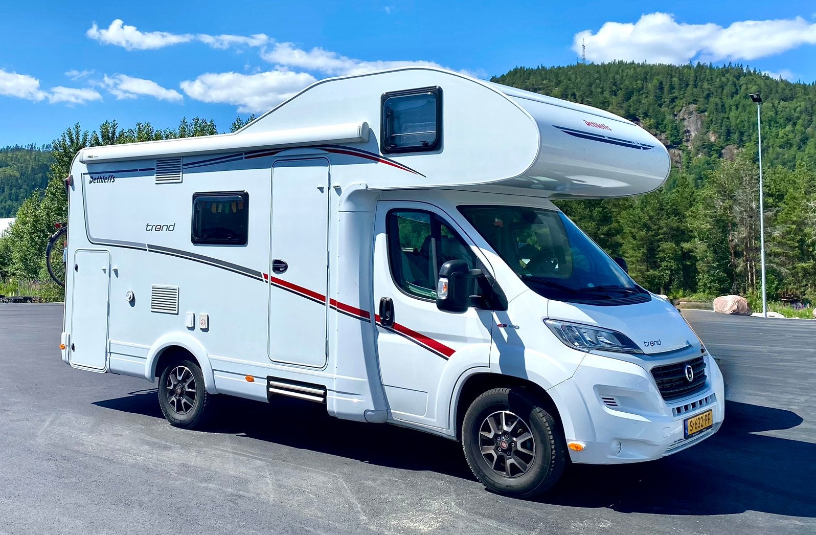 Dethleffs Trend A5887 | 2021 | 6-pers | alkoof + stapelbed, Caravans en Kamperen, Raamblindering, Alkoof, Ringverwarming, Fiat