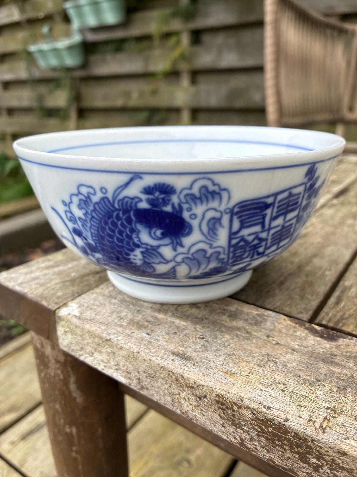 Antieke grote Chinese kom met karperdecoratie, Ophalen of Verzenden