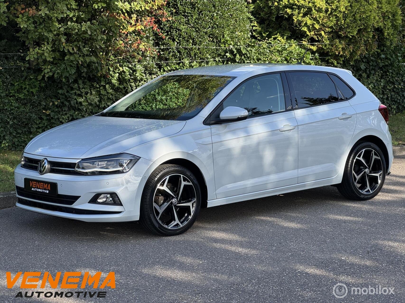 VW Polo/Highline/DSG/LED/ACC/Navi/Cam/Charger/17"LM/1e Eig, Stof, Gebruikt, 95 pk, Met garantie (alle)