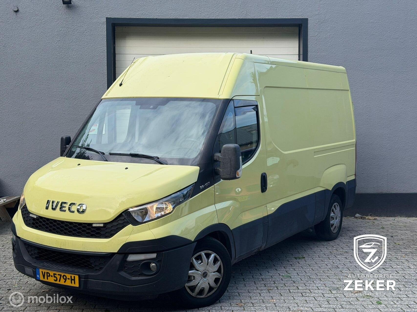 Iveco Daily 35S15V 2.3 352 H3 L / airco / cruise / leer /, Auto's, Bestelauto's, Iveco, Bedrijf, 2 stoelen, 3500 kg