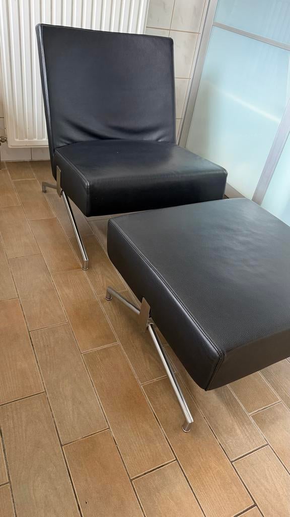 Harvink zwart leren fauteuil met hocker, zeer goede staat, Ophalen, Zo goed als nieuw
