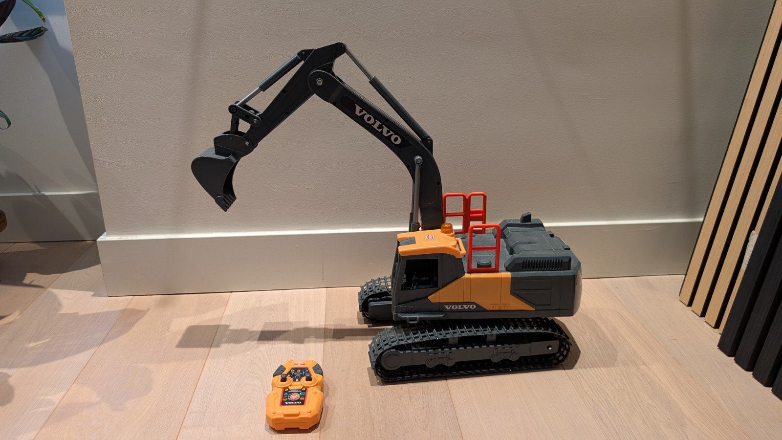 Dicky Toys RC Volvo Graafmachine met Afstandsbediening, Ophalen, Zo goed als nieuw, Afstandsbediening