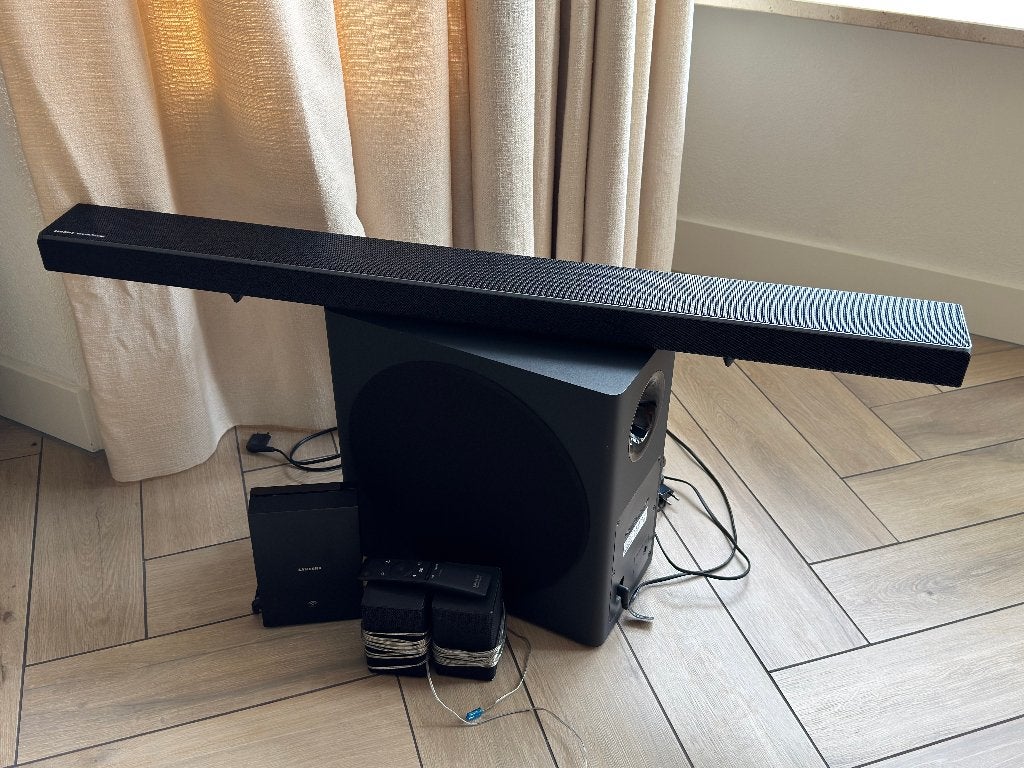 Samsung HW-Q70R + SWA-8500S (Wireless Rear Speakers), Inclusief kabels, Zo goed als nieuw, Surroundset, Harman Kardon