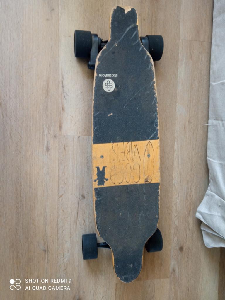 Elektrisch skateboard met laders - 30-35 km/u, Ophalen of Verzenden, Gebruikt, Skateboard, Longboard