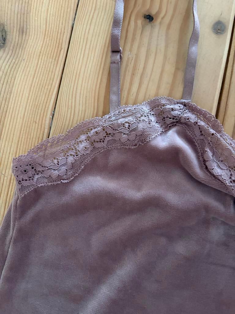 Nieuw Roze Velours Topje met Kant - Maat M, Maat 38/40 (M), Nieuw, Ophalen of Verzenden, Roze