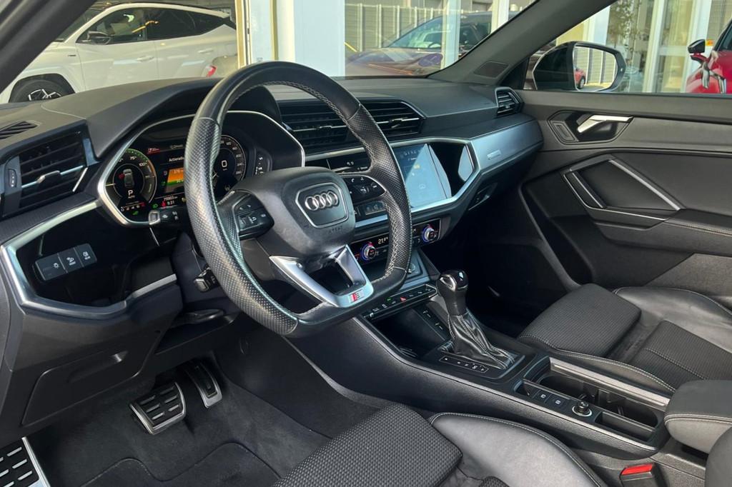 Audi Q3 45 TFSIe 245pk S edition | CAMERA | ADAPTIVE | STOEL, Gebruikt, Leder en Stof, Wit, Hybride Elektrisch/Benzine