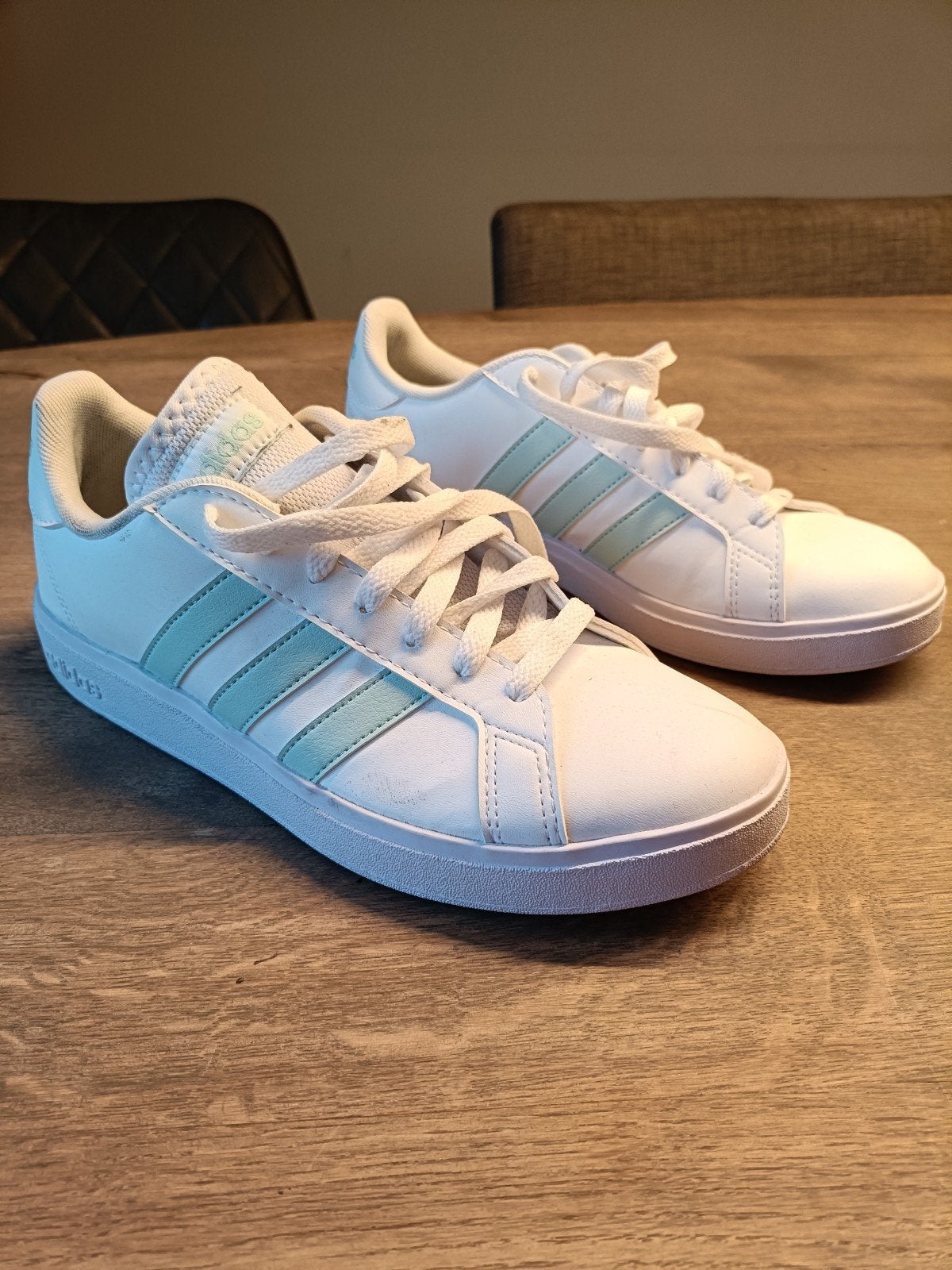Adidas dames sneakers maat 41 1/3 - Zo goed als nieuw, Adidas, Ophalen of Verzenden, Sneakers of Gympen, Zo goed als nieuw