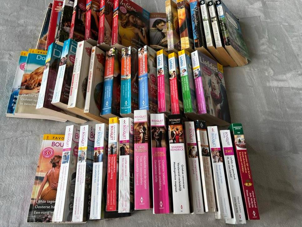 41 romannetjes allerlei, bouqetreeks enz, Boeken, Ophalen of Verzenden, Gelezen, Nederland