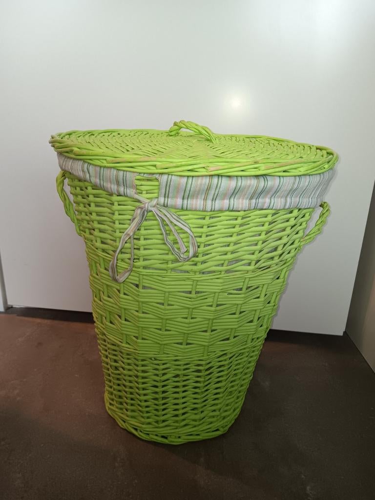 Lichtgroene rieten wasmand, Ophalen, Groen, Overige stijlen, Zo goed als nieuw
