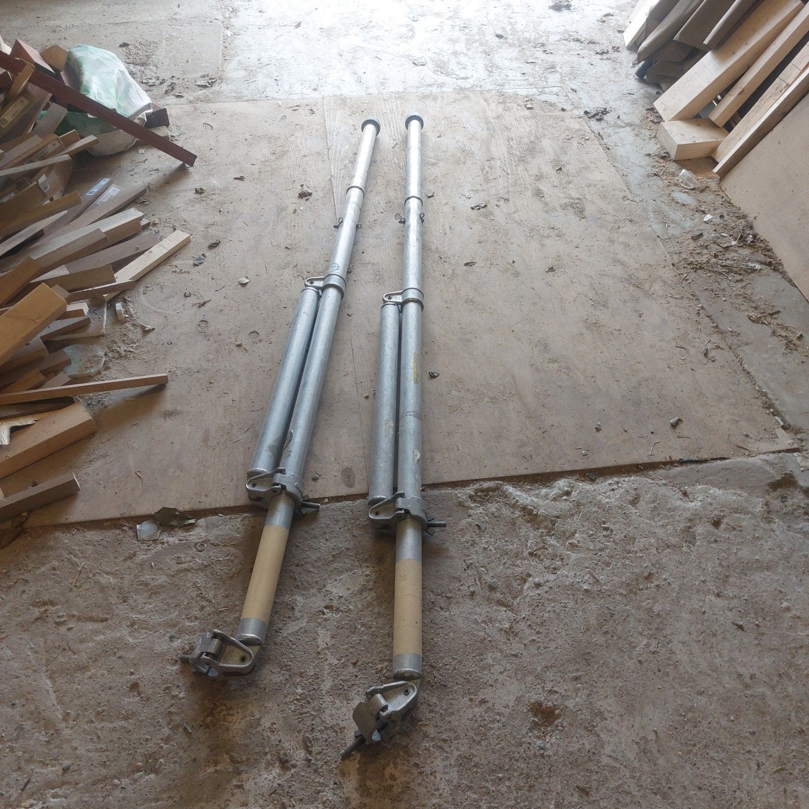 Stabilisatie schoren altrex steiger, Doe-het-zelf en Verbouw, Ophalen, 250 mm of meer